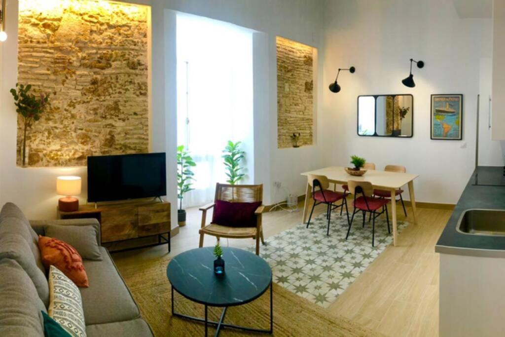 Gatu Premium Villa Libertad, Preferente Mayores De 25 Anos Y Familias Cadiz Dış mekan fotoğraf